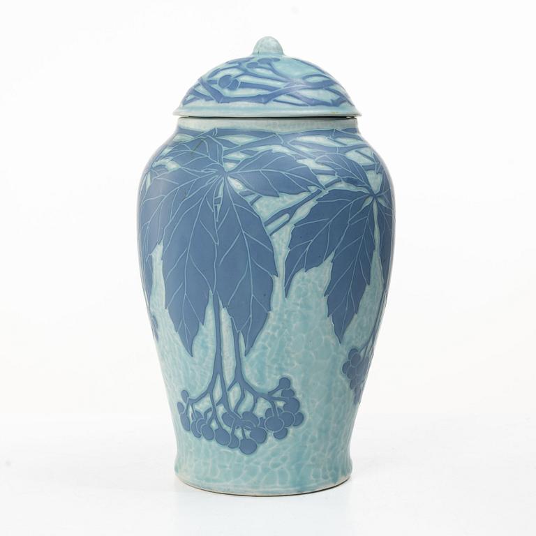 Josef Ekberg, A 'Sgrafitto' lidded creamware urn, Gustavsberg, 1924.