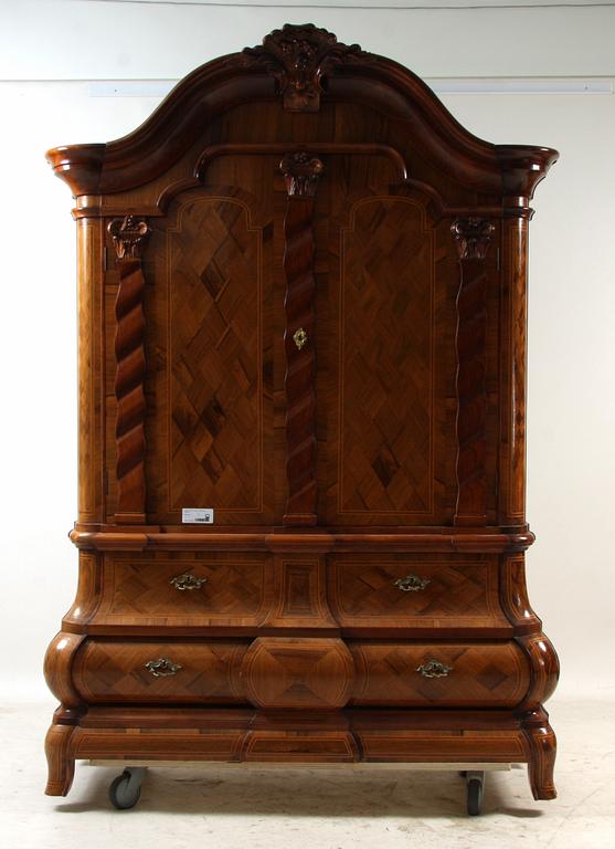 SKÅP, rokokostil, 1900-talets första del.