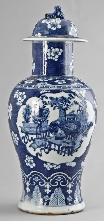LOCKURNA, porslin, Kina, 1900-tal.