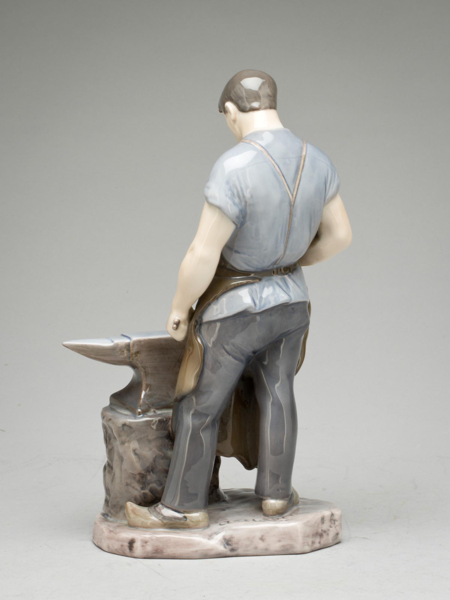 FIGURIN, porslin, Axel Locher, Bing & Gröndahl, Danmark.