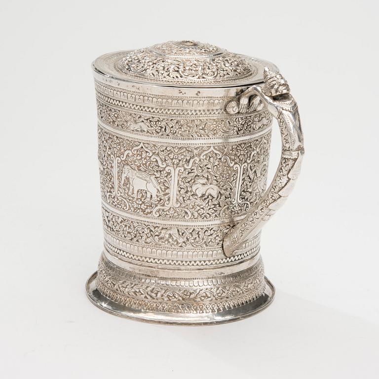 STOP, ostämplat silver, Sydostasien, 1900-talets senare hälft. Vikt ca 596,3 g.