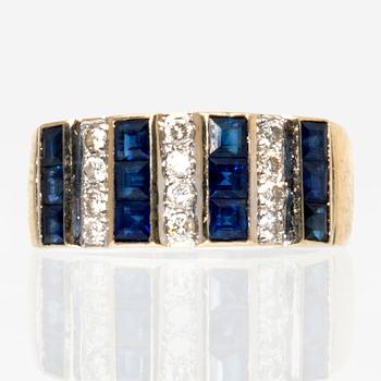 Ring 18K whitegold sapphires and brilliant-cut diamonds approx 0,30 ct in total.