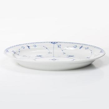 Royal Copenhagen, A pair of serving dishes, porcelain, model 534, “Musselmalet”, Half Lace, Denmark, 1964 and 1969–1974.