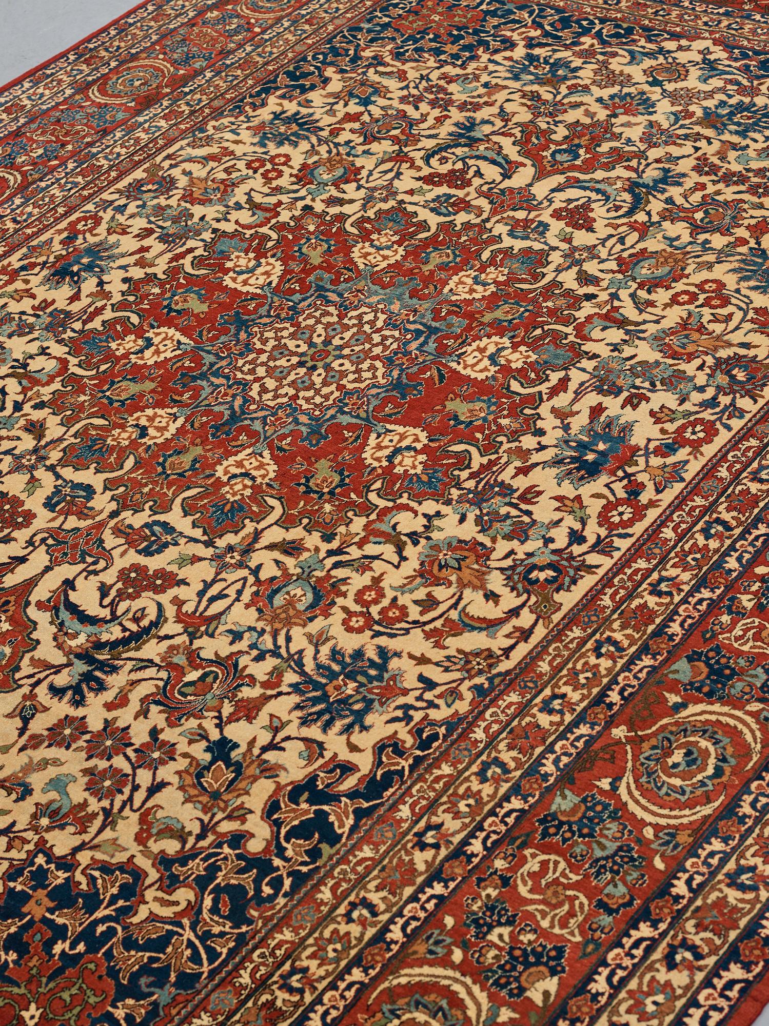 MATTO, a semi-antique Esfahan, ca 334 x 237,5 cm.