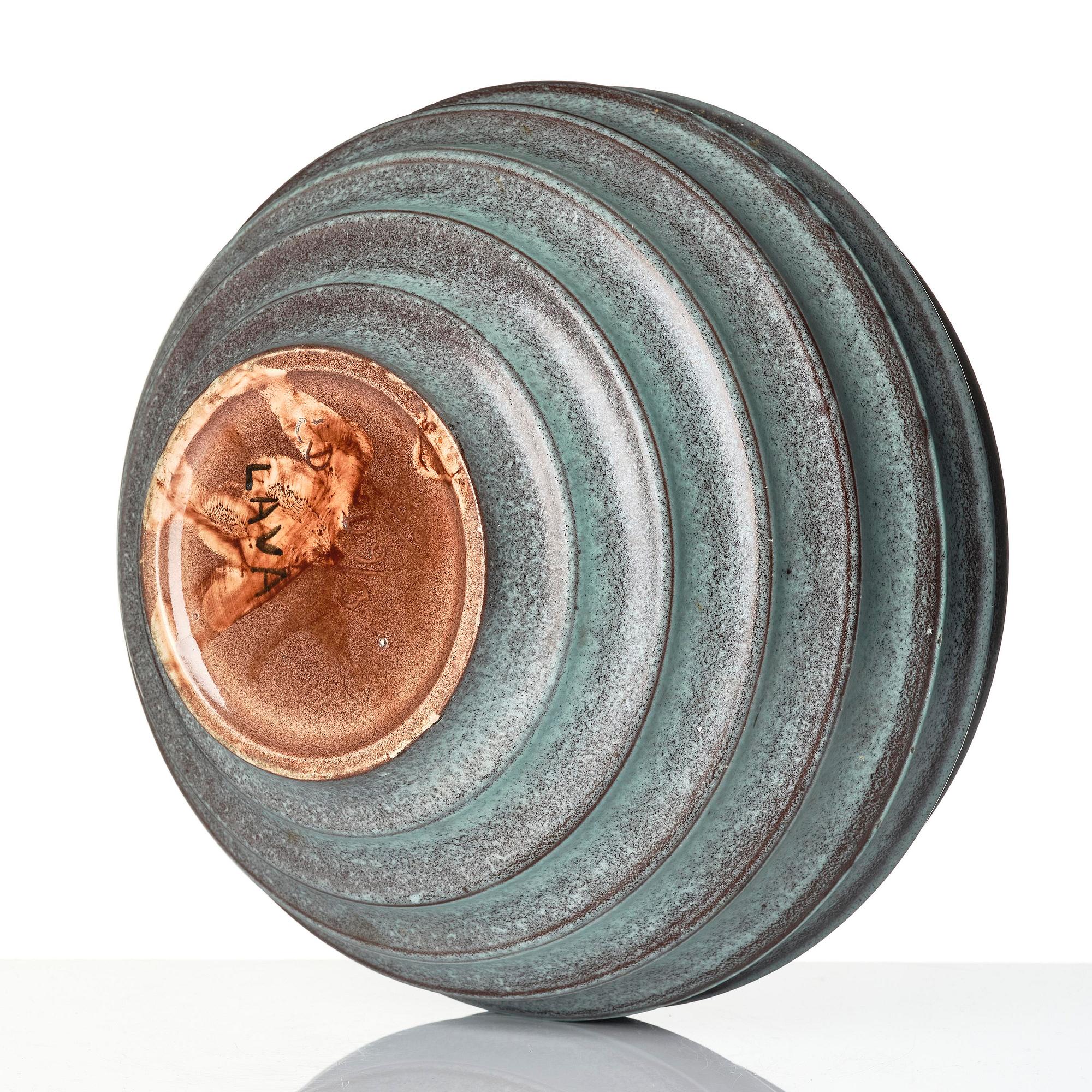 Ewald Dahlskog, a spherical faience vase, model D9/3, Bo Fajans, Gävle, 1930s.