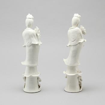 Two blanc de Chine figurines of Guanyin, 20th Century.