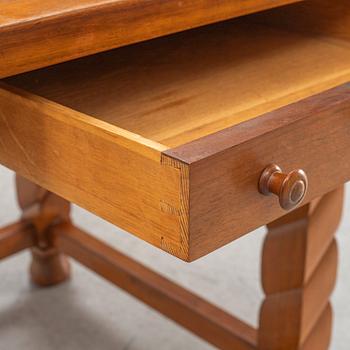 An eight-piece furniture suite, first half of the 20th Century.