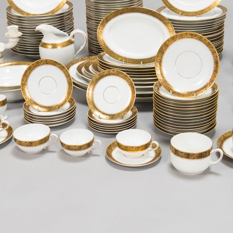 A 147-piece Rosenthal dinnerware set in porcelain, Germany 1940s/50s.