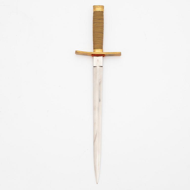 A Swedish Airforce dagger 1930-52 pattern, with scabbard.