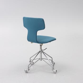 Arne Jacobsen, “T-chair”, model 3113, office chair with chromed metal and textile frame, Fritz Hansen, Denmark.