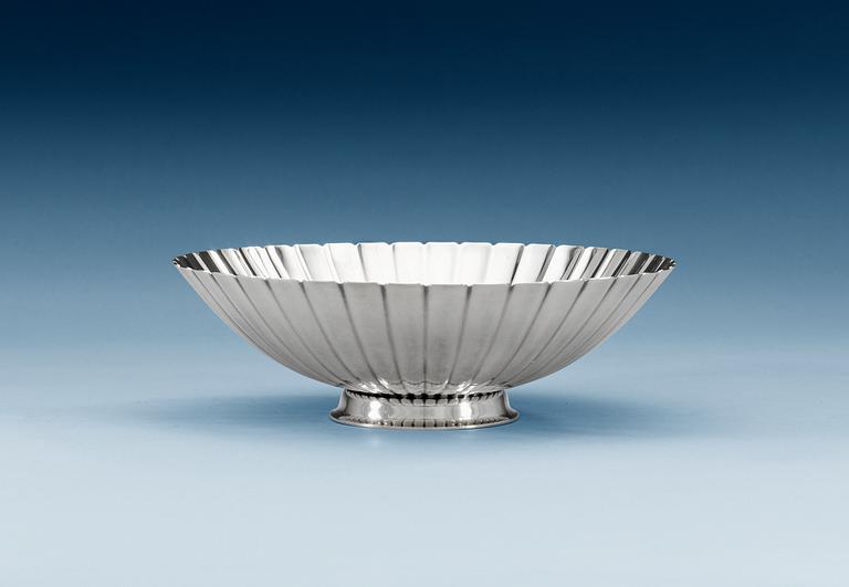 A Sigvard Berndotte sterling 'Strawberry bowl'  by Georg Jensen 1945-77, design nr 856 A.