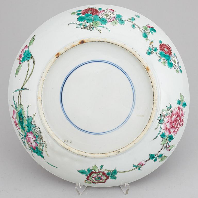 A blue and white serving dish, six plates and two round dishes, Qing dynasty, Qianlong (1736-95).