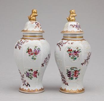 TEDOSOR, ett par, porslin, Samson, trol 1800-tal.