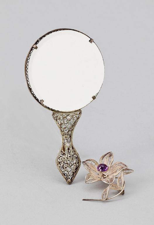 BROSCH samt SPEGEL, silver, 1900-tal.