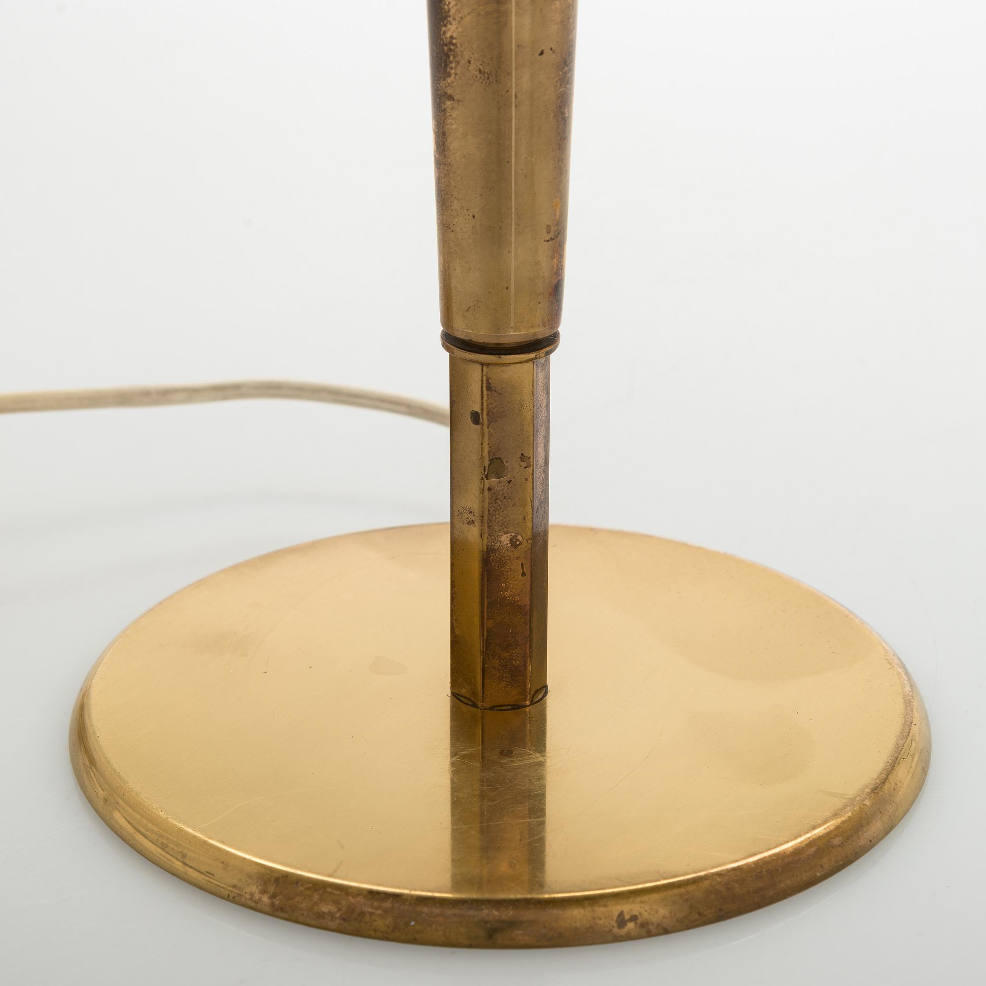 Paavo Tynell, A mid-20th century '5061' table lamp for Taito Finland.