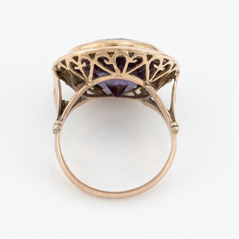 Ring, gold with synthetic colour-changing sapphire, Egypt.