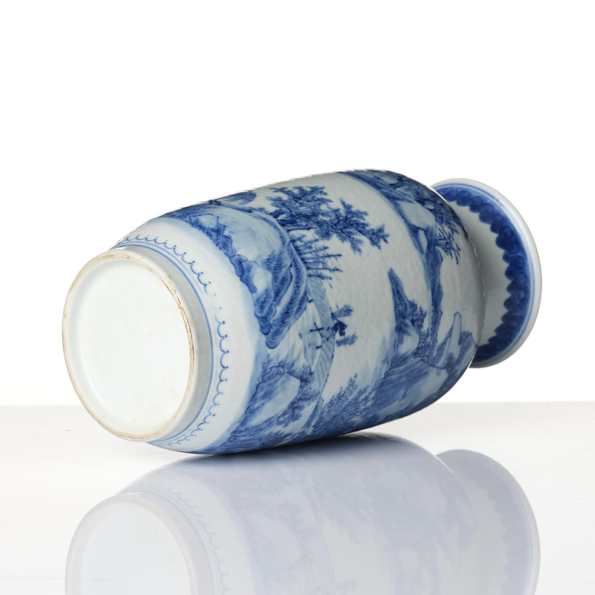 A blue and white 'landscape' vase, Qing dynasty, 19th century.