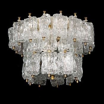 A pendant ceiling light, latter half of the 20th Century.