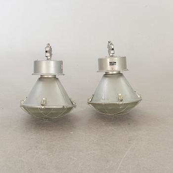 INDUSTRILAMPOR 2 st 1900-talets mitt/andra hälft.