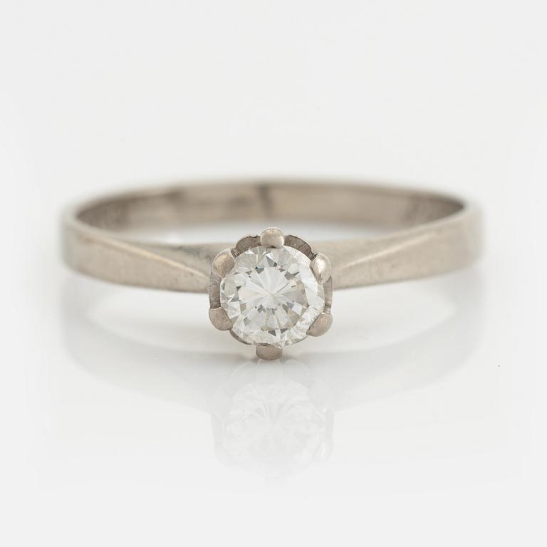 Brilliant cut diamond ring.