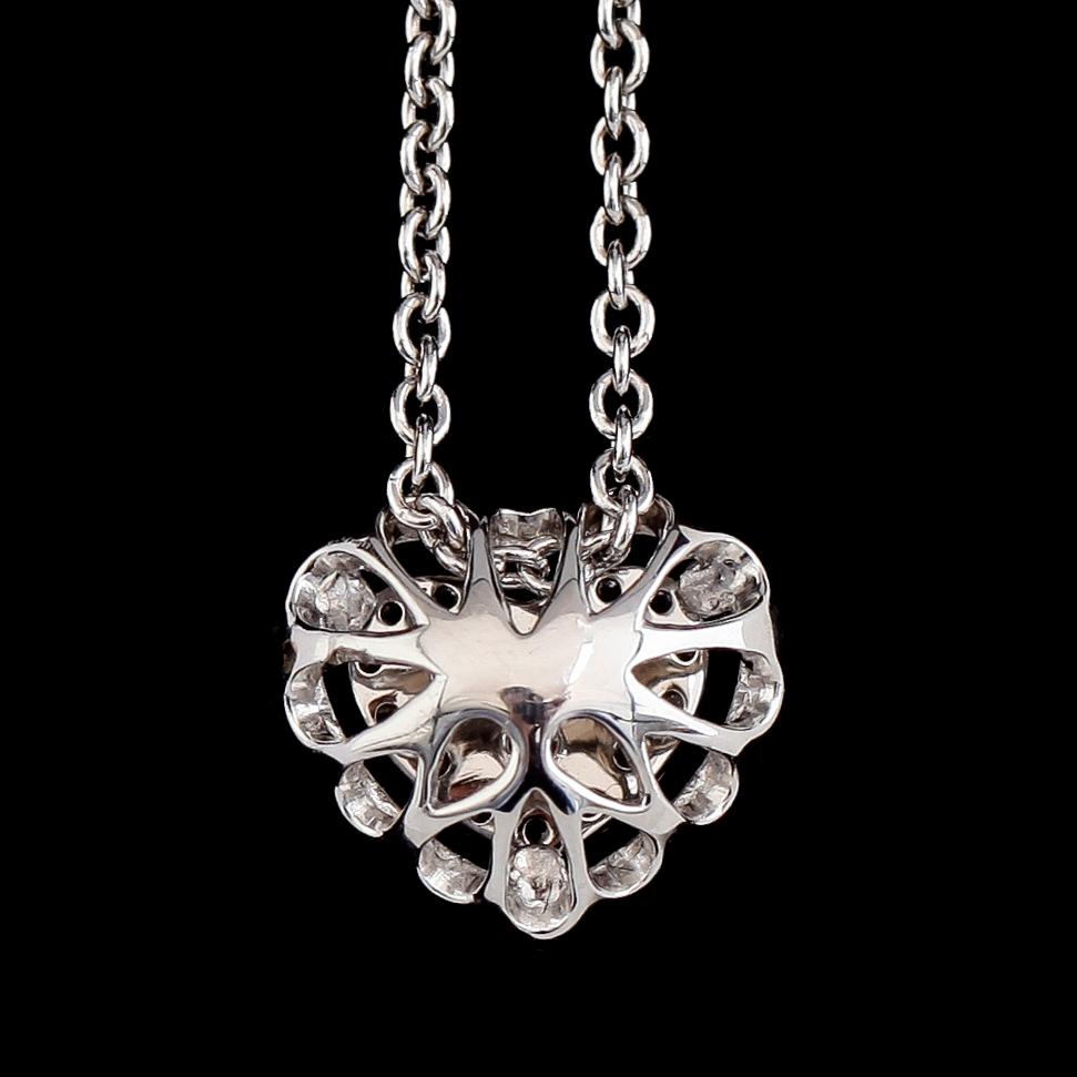 COLLIER, 18K vitguld, briljantslipade diamanter tot 0.61 ct. Vikt ca 5 g.
