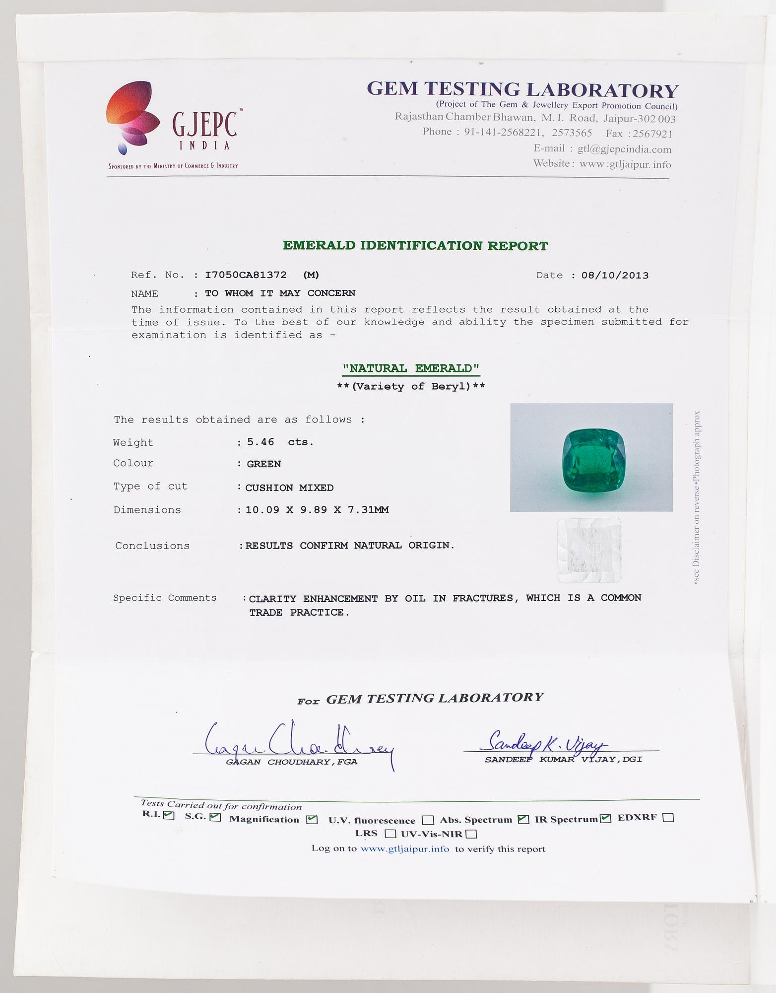 An 18K white gold ring with diamonds ca. 0.44 ct in total and an emerald ca. 5.46 ct in total. Import marked ITD, Espoo.