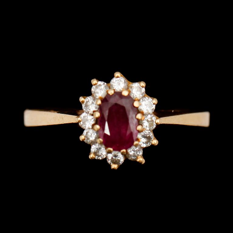 RING, HÄNGE MED KEDJA SAMT ÖRHÄNGEN, 1 par, 18 k guld, med rubiner samt små briljanter. Total vikt med stenar ca 10 g.