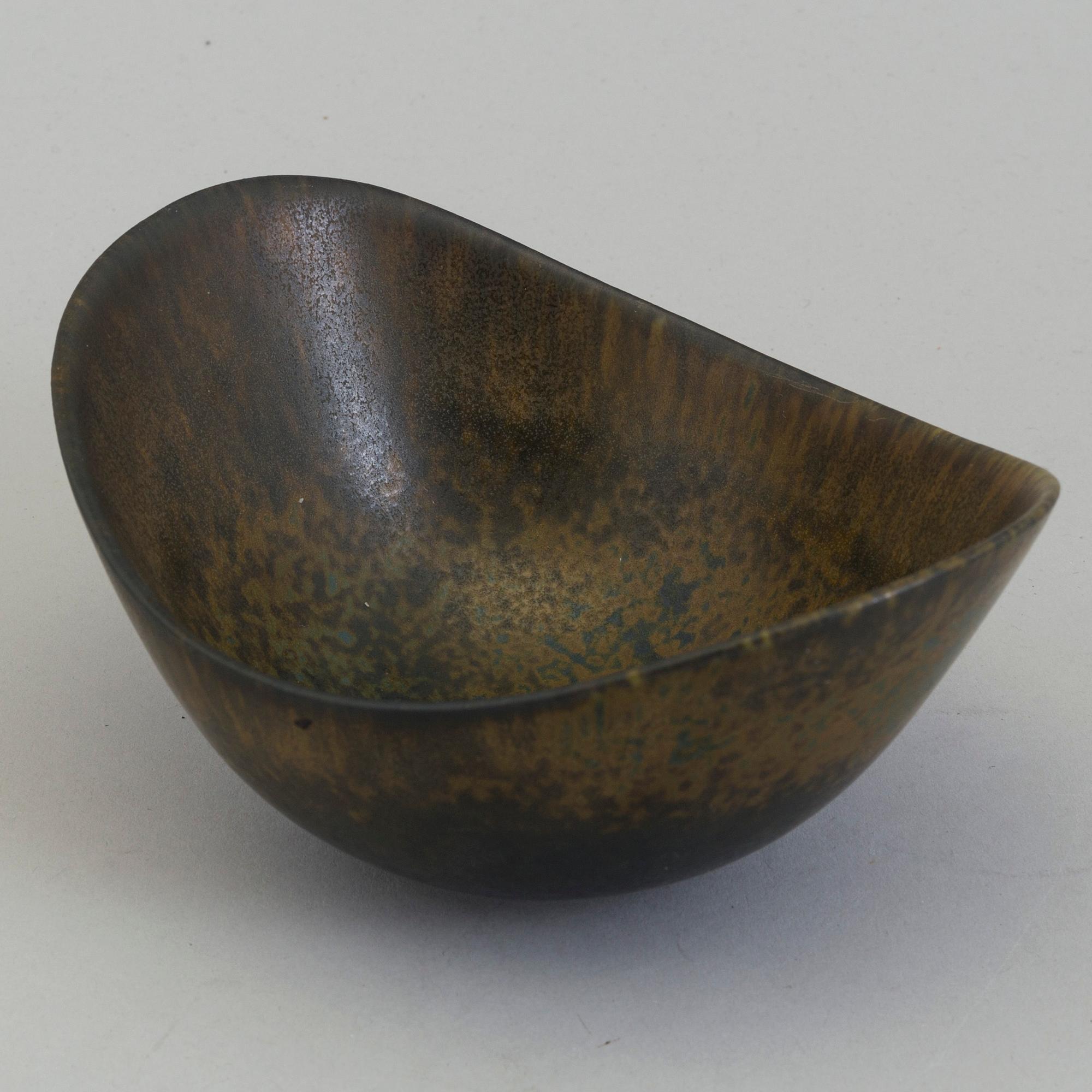 A figurine and bowl by Gunnar Nylund, Rörstrand.