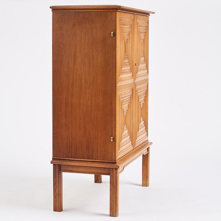 Oscar Nilsson, attributed to, a Swedish Modern oak cabinet, 1940s.