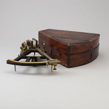 OKTANT, mahogany box, Robert Atkins, Liverpool. 19th century.