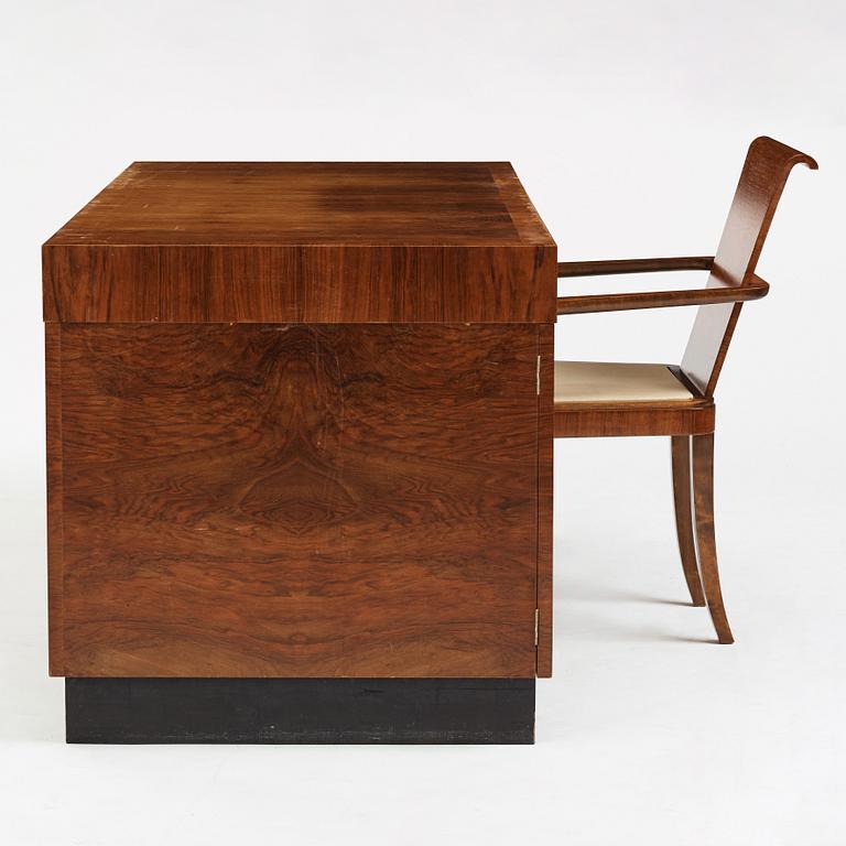 Kurt von Schmalensee, a desk and armchair, executed by AB David Blomberg for the Stockholm exhibition in 1930.