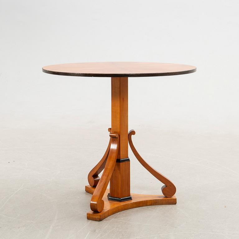 Table, first half of the 20th century.