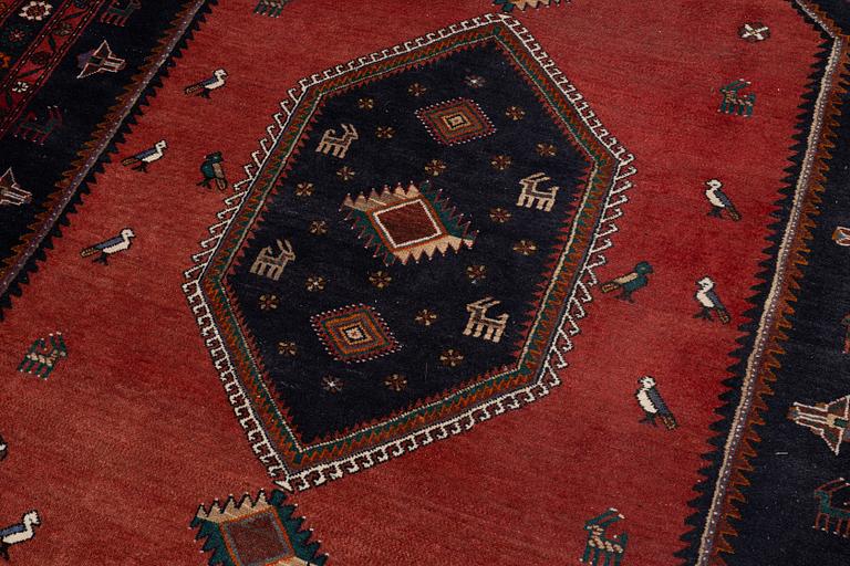 Carpet, possibly Kelardasht, approx. 305 x 212 cm.