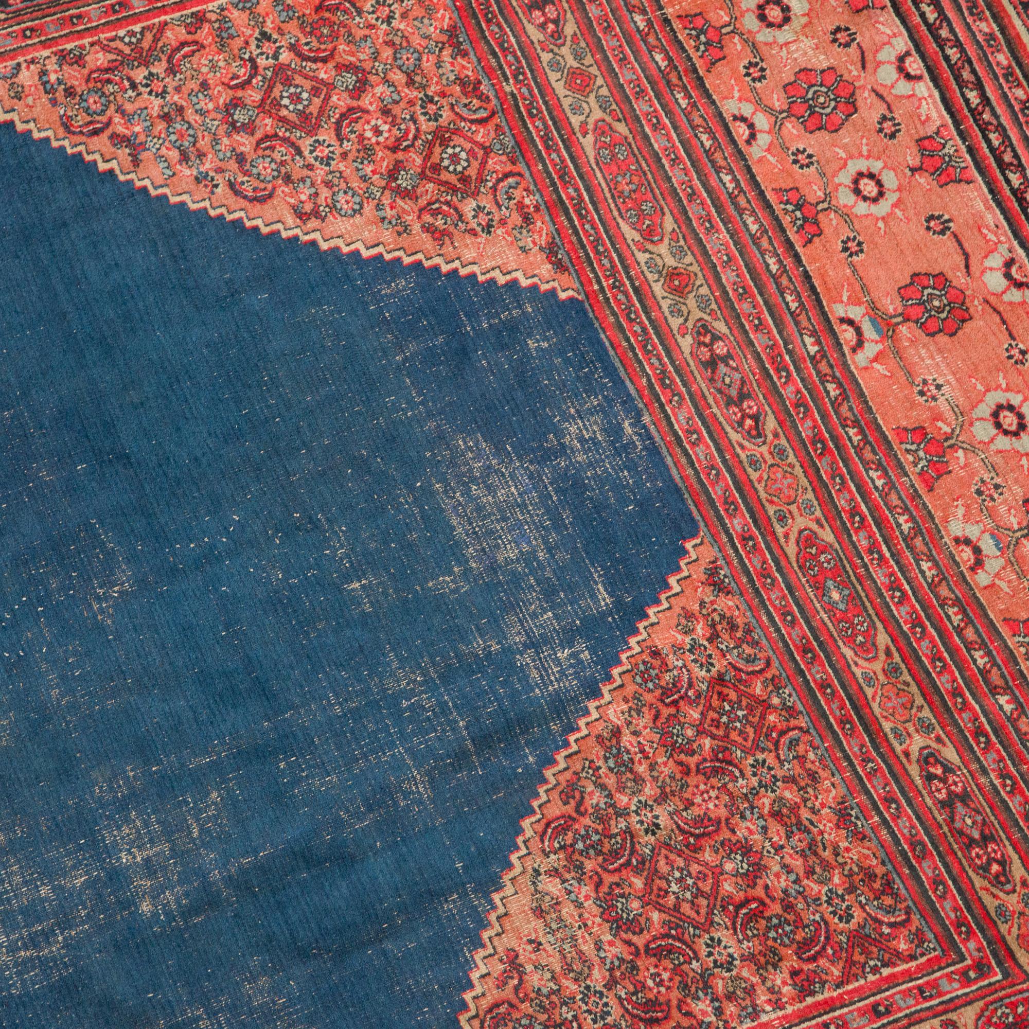 Matta, antik Doroshk, nordöstra Persien, ca 490 x 353 cm.