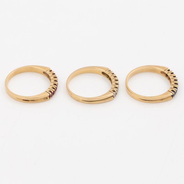 Three rings, 18K gold with sapphires, brilliant-cut diamonds and rubies.