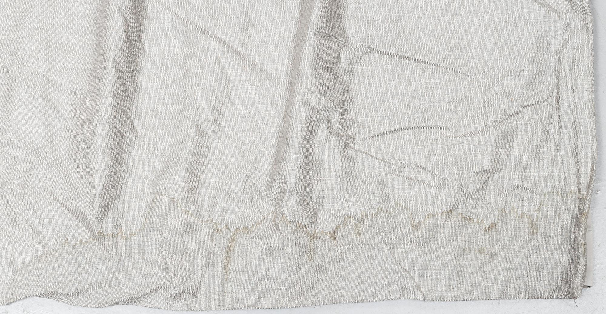A pair of velvet curatins, 21st Century. Measurement 260x326 cm.