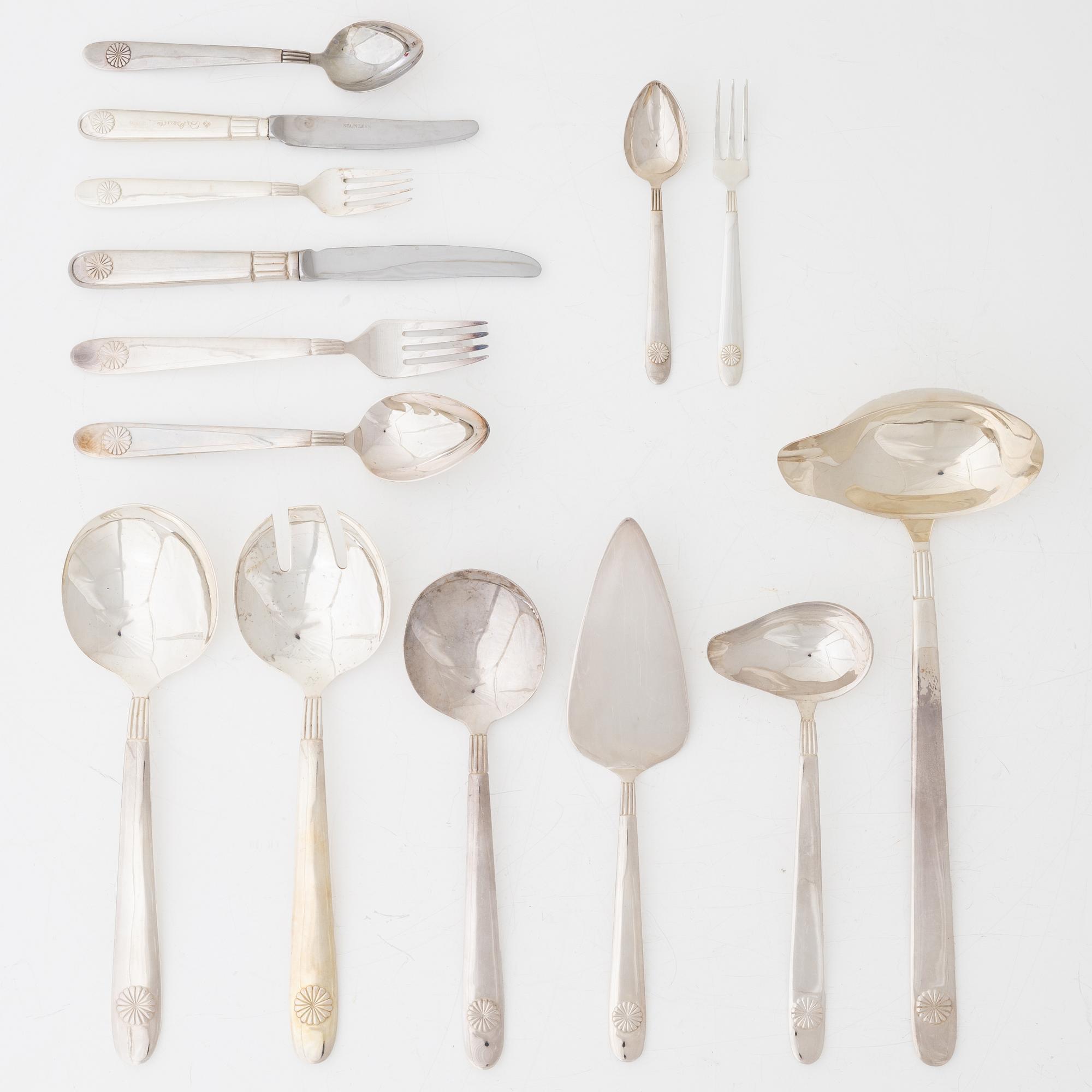 Sigvard Bernadotte, A 314 piece dinner and coffee service, “Marianne Royal Blue”, Christineholm/Fyrklövern, 2000.