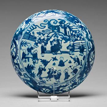 653. A blue and white cover, Ming dynasty, Wanli (1572-1620).