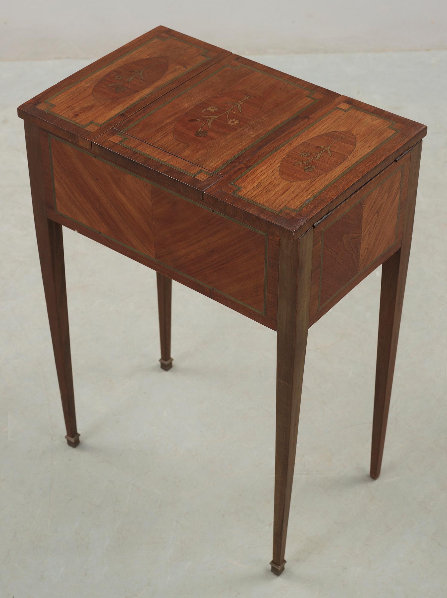 POUDREUSE, Louis XVI-stil, 1900-tal.