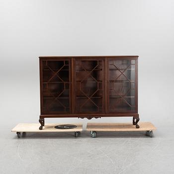 A Chippendale-style mahogany book cabinet, first half of the 20th Century.
