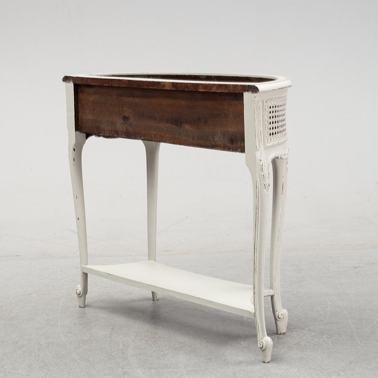 Blombord, rokokostil, från omkring år 1900.