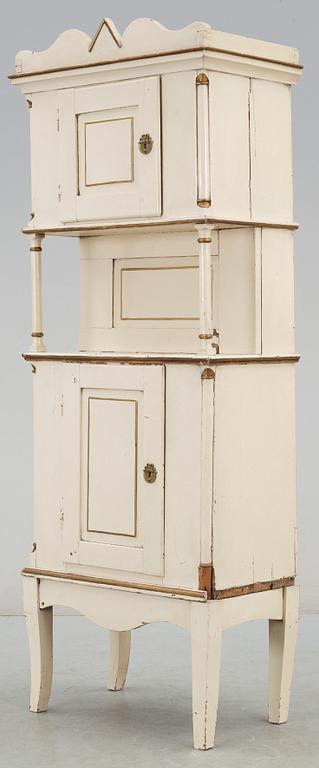 SKÅP. Möjligen Danmark, 1800-talets första hälft/mitt.