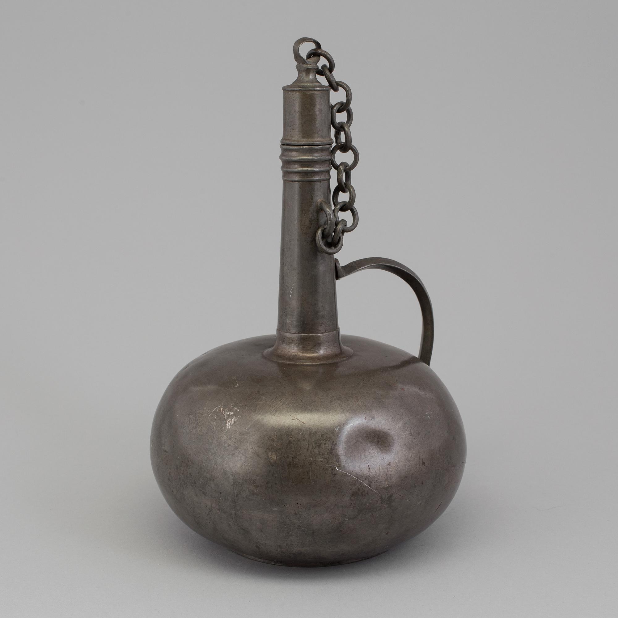 A PEWTER WINE JUG, first half of the 19th century.