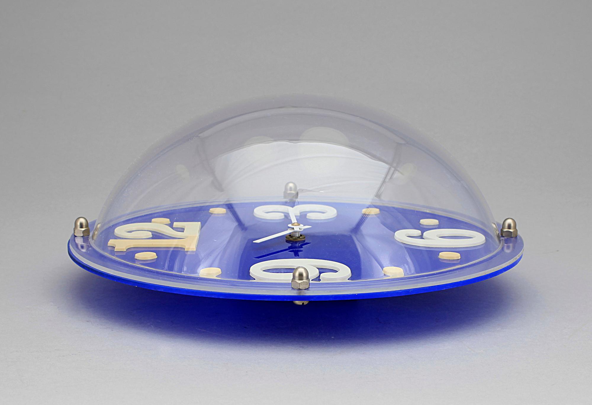 VÄGGUR, plexiglas, "Saturnus" design Ulf Velander.