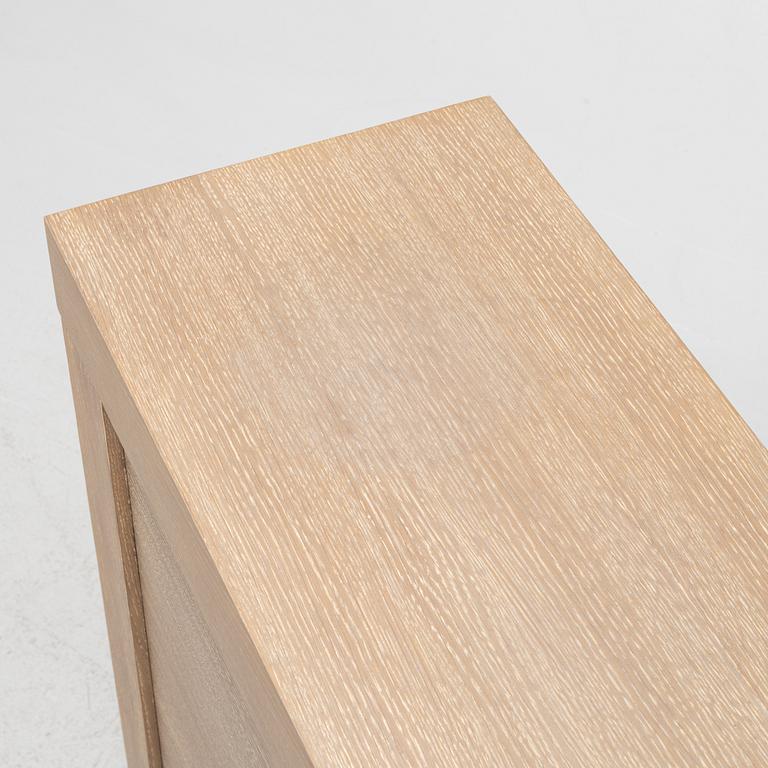 Helene Hennie, sidobord, "Chevely", Slettvoll.