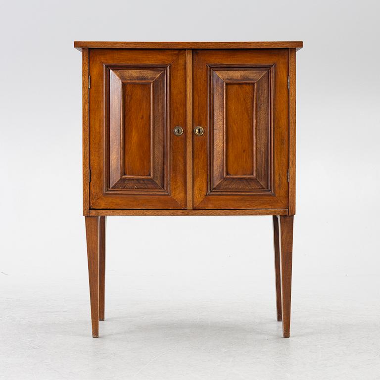 Cabinet, early 20th century.