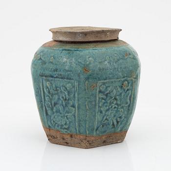 A tea caddy, a jar and a serving dish, Qing dynasty, 18th/19th Century.