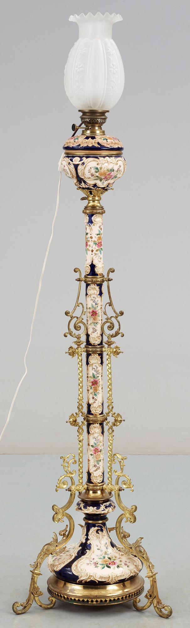 GOLVFOTOGENLAMPA, majolika, 1800/1900-tal.
