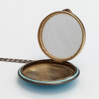 Halsband, medaljong med spegel, silver och emalj. Importstämplad I Erling, Helsingfors tidigt 1900-tal.