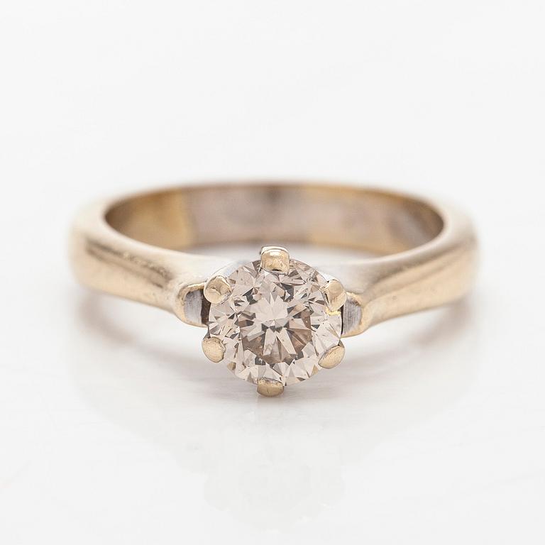 Ring, 18K guld med en briljantslipad diamant.